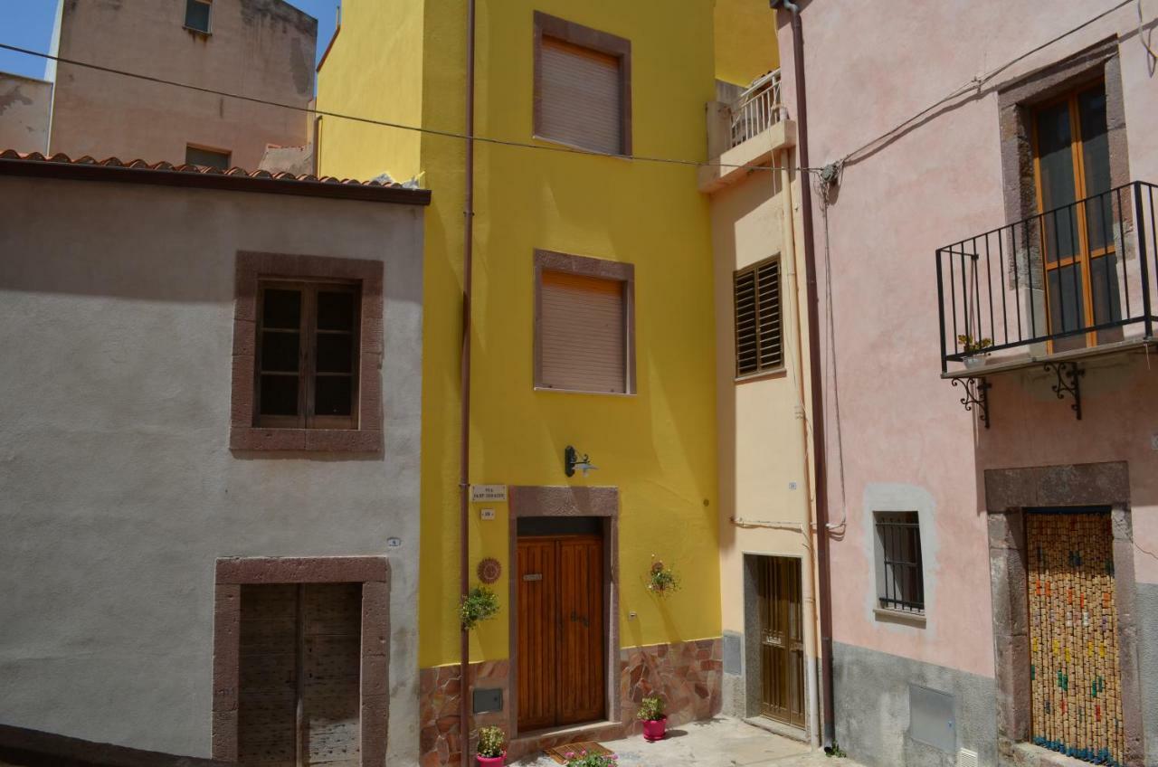 La Casa Di Angelo Hotel Bosa Buitenkant foto